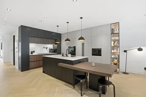 20B Broadview Avenue Mississauga ON L5H 2S8