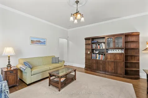 272 Pine Street Milton ON L9T 1K5