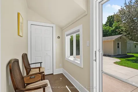 272 Pine Street Milton ON L9T 1K5