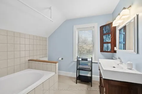 272 Pine Street Milton ON L9T 1K5