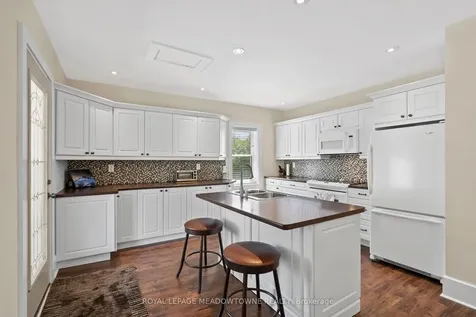 272 Pine Street Milton ON L9T 1K5