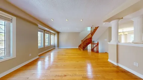 619 Evans Avenue Toronto ON M8W 2W4