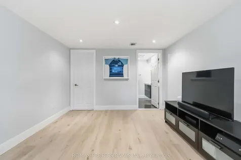 3 Snaresbrook Drive Toronto ON M9W 2N5