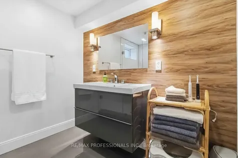 3 Snaresbrook Drive Toronto ON M9W 2N5