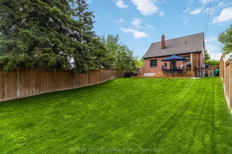 3 Snaresbrook Drive Toronto ON M9W 2N5