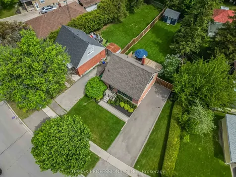 3 Snaresbrook Drive Toronto ON M9W 2N5