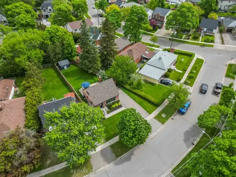 3 Snaresbrook Drive Toronto ON M9W 2N5