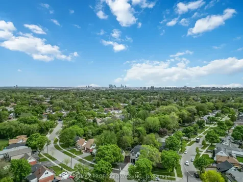 3 Snaresbrook Drive Toronto ON M9W 2N5