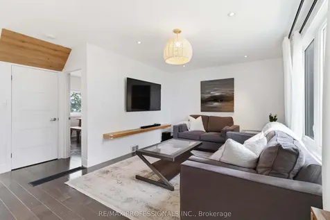 3 Snaresbrook Drive Toronto ON M9W 2N5