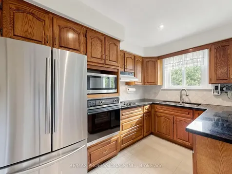 14 Widdicombe Hill Toronto ON M9R 1B3