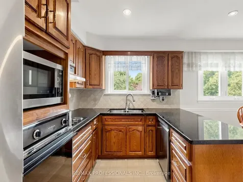14 Widdicombe Hill Toronto ON M9R 1B3