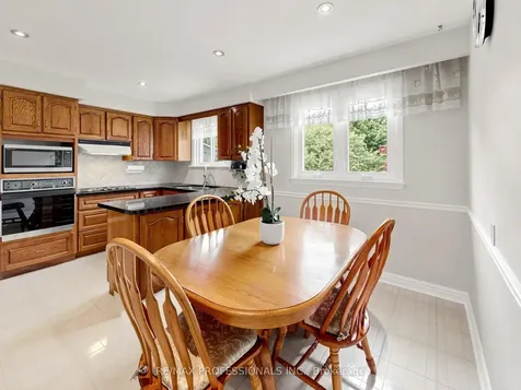 14 Widdicombe Hill Toronto ON M9R 1B3