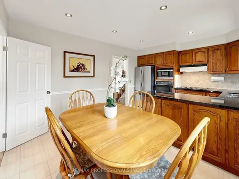 14 Widdicombe Hill Toronto ON M9R 1B3