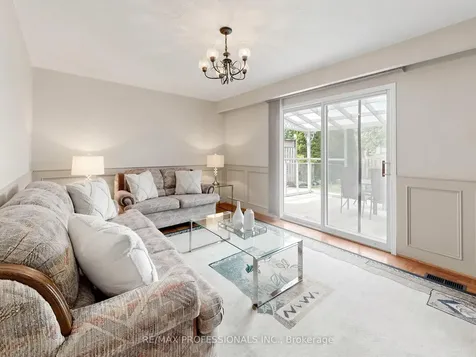 14 Widdicombe Hill Toronto ON M9R 1B3