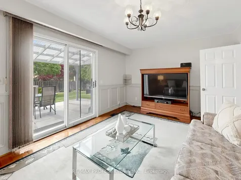 14 Widdicombe Hill Toronto ON M9R 1B3