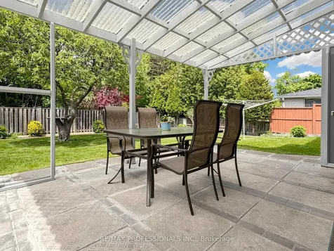 14 Widdicombe Hill Toronto ON M9R 1B3
