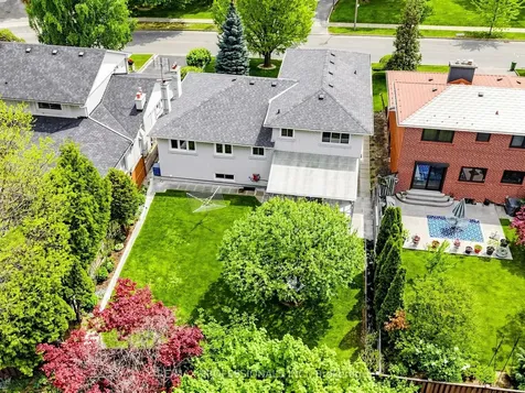 14 Widdicombe Hill Toronto ON M9R 1B3