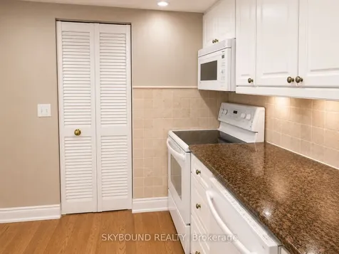 1360 Rathburn Road Mississauga ON L4W 4H4