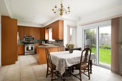 32 Dokkum Crescent Brampton ON L6Z 0E2