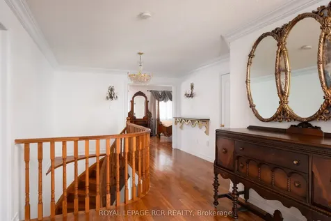 32 Dokkum Crescent Brampton ON L6Z 0E2