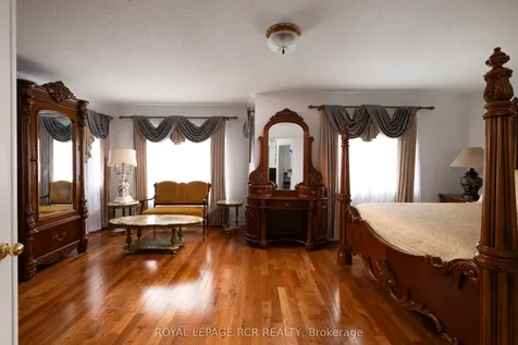 32 Dokkum Crescent Brampton ON L6Z 0E2