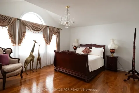 32 Dokkum Crescent Brampton ON L6Z 0E2