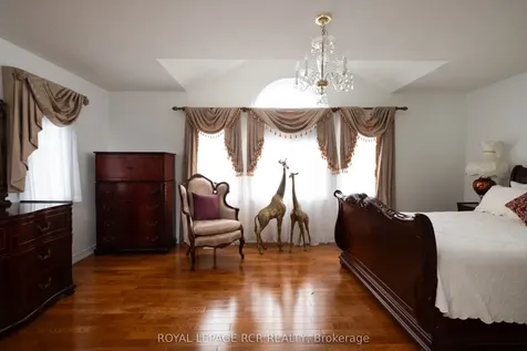 32 Dokkum Crescent Brampton ON L6Z 0E2