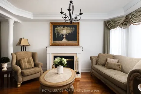 32 Dokkum Crescent Brampton ON L6Z 0E2