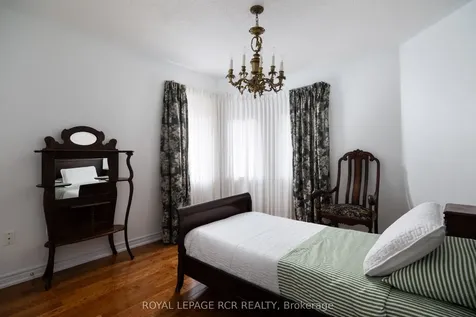32 Dokkum Crescent Brampton ON L6Z 0E2