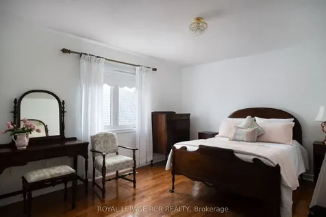 32 Dokkum Crescent Brampton ON L6Z 0E2