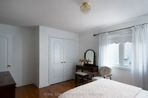 32 Dokkum Crescent Brampton ON L6Z 0E2