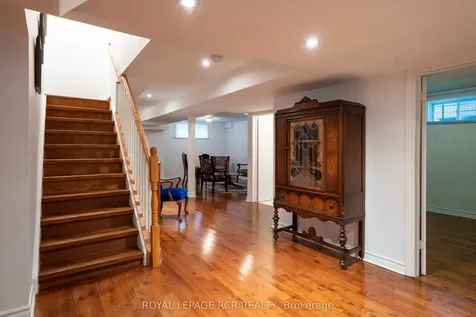 32 Dokkum Crescent Brampton ON L6Z 0E2