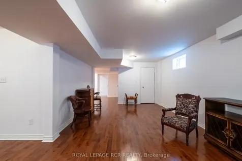 32 Dokkum Crescent Brampton ON L6Z 0E2