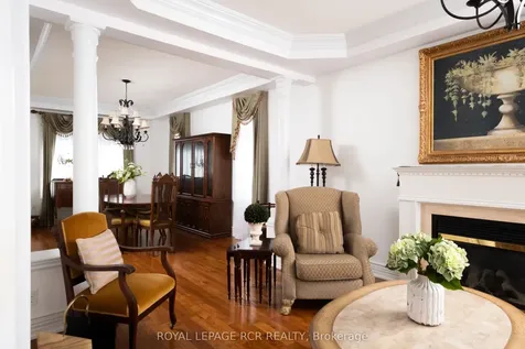 32 Dokkum Crescent Brampton ON L6Z 0E2