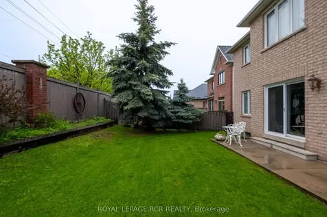 32 Dokkum Crescent Brampton ON L6Z 0E2