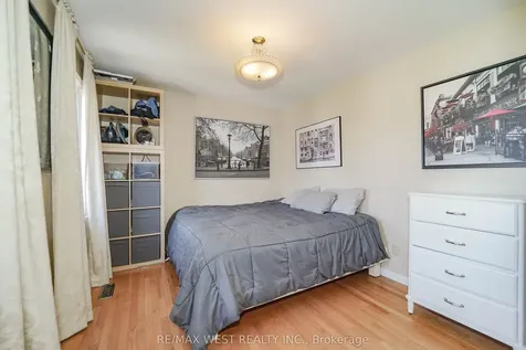 4296 Claypine Rise Mississauga ON L4W 2G6