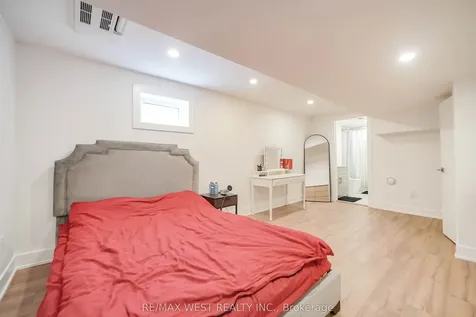 4296 Claypine Rise Mississauga ON L4W 2G6