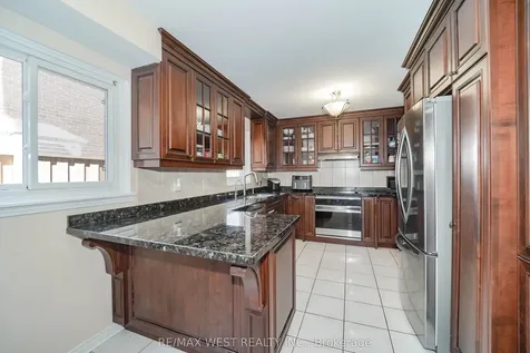 4296 Claypine Rise Mississauga ON L4W 2G6