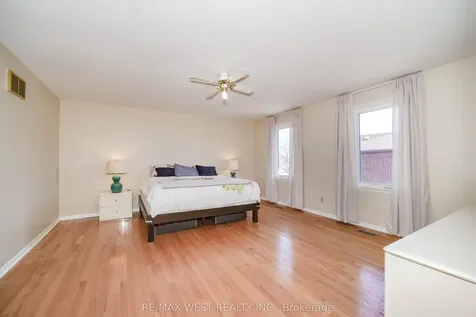 4296 Claypine Rise Mississauga ON L4W 2G6