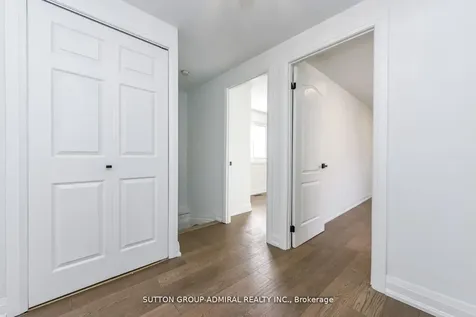 4 Hardcastle Court Brampton ON L6S 2A9