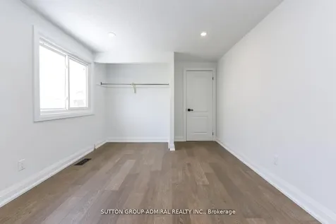 4 Hardcastle Court Brampton ON L6S 2A9