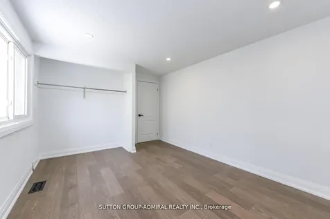 4 Hardcastle Court Brampton ON L6S 2A9