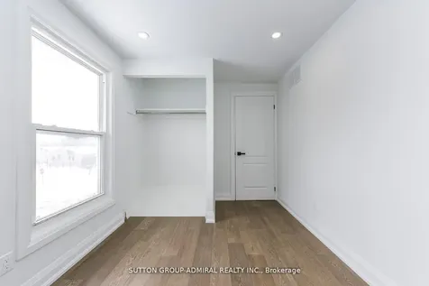4 Hardcastle Court Brampton ON L6S 2A9
