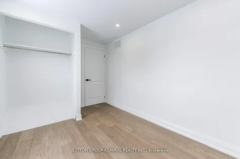 4 Hardcastle Court Brampton ON L6S 2A9
