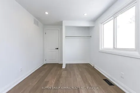 4 Hardcastle Court Brampton ON L6S 2A9