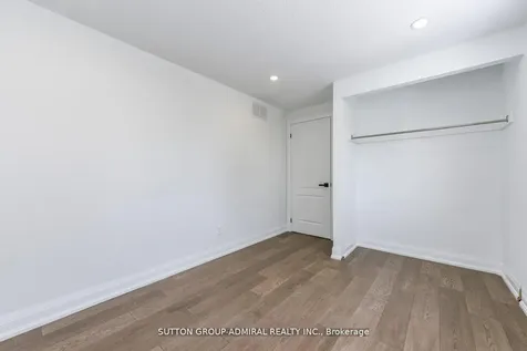 4 Hardcastle Court Brampton ON L6S 2A9