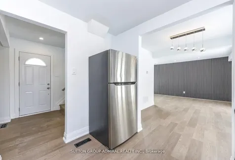 4 Hardcastle Court Brampton ON L6S 2A9