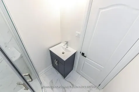 4 Hardcastle Court Brampton ON L6S 2A9