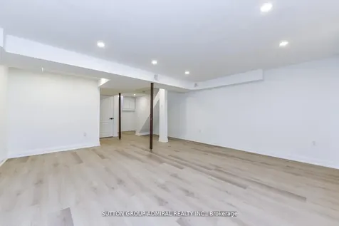 4 Hardcastle Court Brampton ON L6S 2A9
