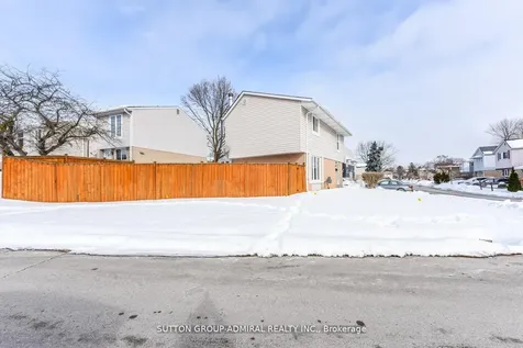 4 Hardcastle Court Brampton ON L6S 2A9
